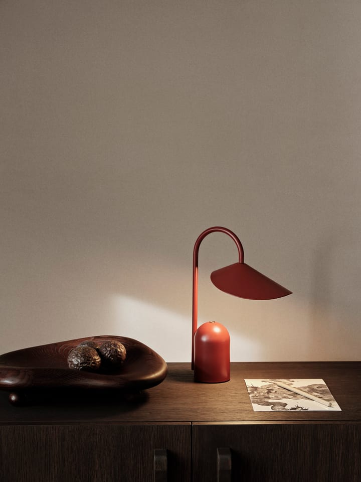 Arum Φορητό φωτιστικό - Oxide Red - ferm LIVING