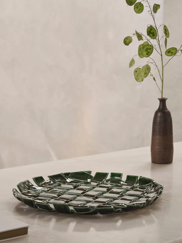 Plait μεγάλος δίσκος Ø30 cm - Emerald green - ferm LIVING