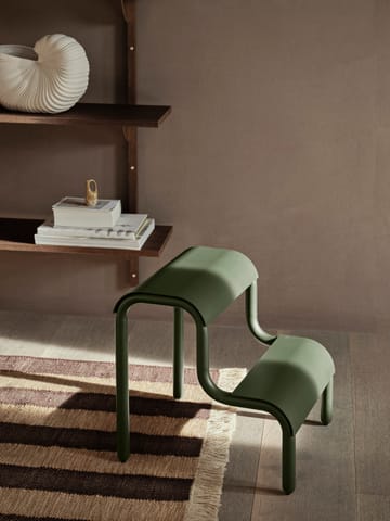 Up σκαμνάκι με σκαλοπάτι - Forest Green - ferm LIVING