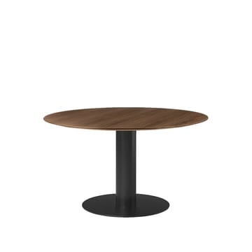 Τραπεζ�αρία Gubi 2.0 - american walnut, ø130, μαύρη βάση - GUBI