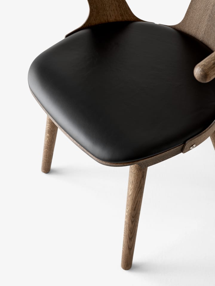 Καρέκλα In Between SK2 - Καπνιστή λαδωμένη δρυς-Noble black leather - &Tradition